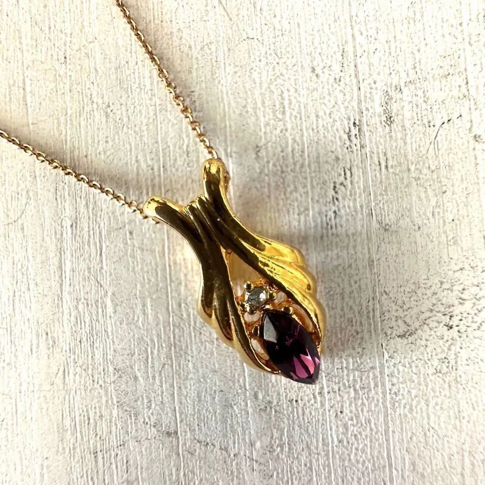 Gold tone purple rhinestone pendant necklace